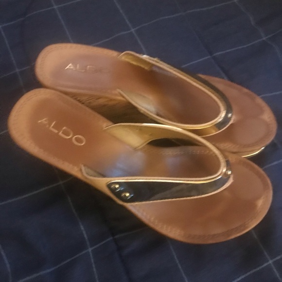 Aldo sandals with chrome-like straps and 3 inch cork heels - Picture 2 of 5